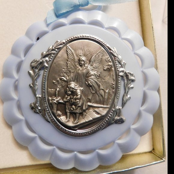 Vintage Baby's Cradle Medal Medallion Guardian Angel by Roman, Inc. 1988 - Picture 4 of 7